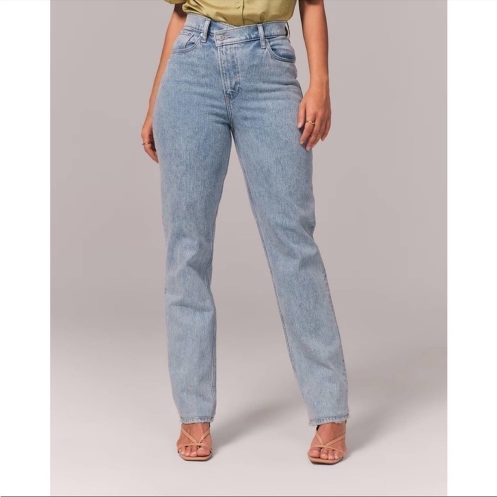 Abercrombie & Fitch The 90s Straight Ultra High Rise Jeans Crossover Size 34S